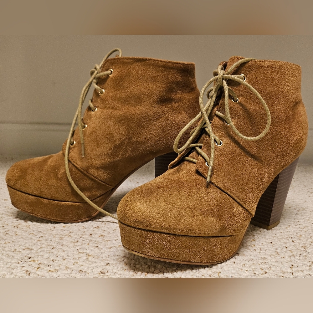 ☆GUC☆  Forever  •  Camille Platform Heeled Bootie, Size 8.5